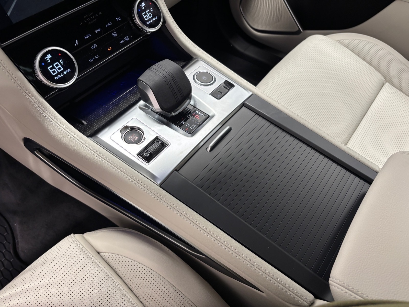 2026 Jaguar F-Pace R-Dynamic S - Photo 13