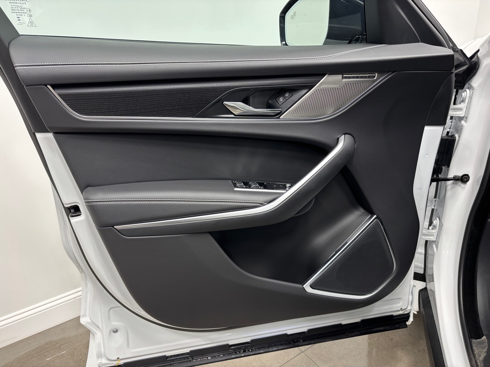 2026 Jaguar F-Pace R-Dynamic S - Photo 25