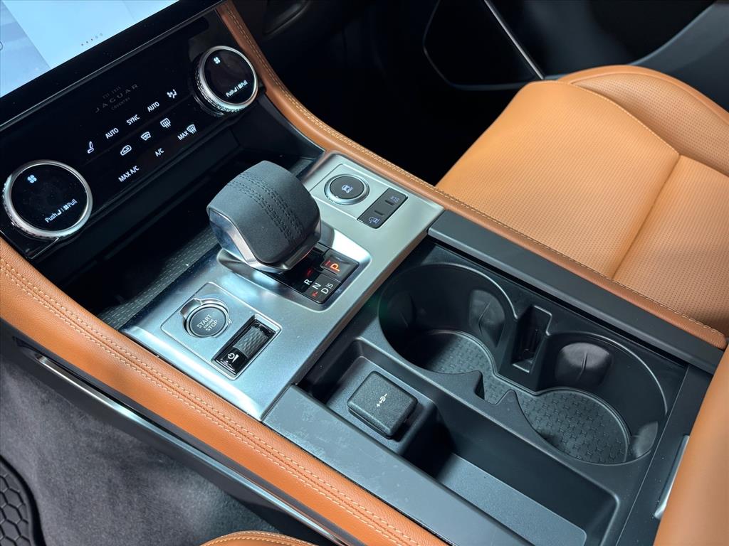 2026 Jaguar F-Pace R-Dynamic S - Photo 13
