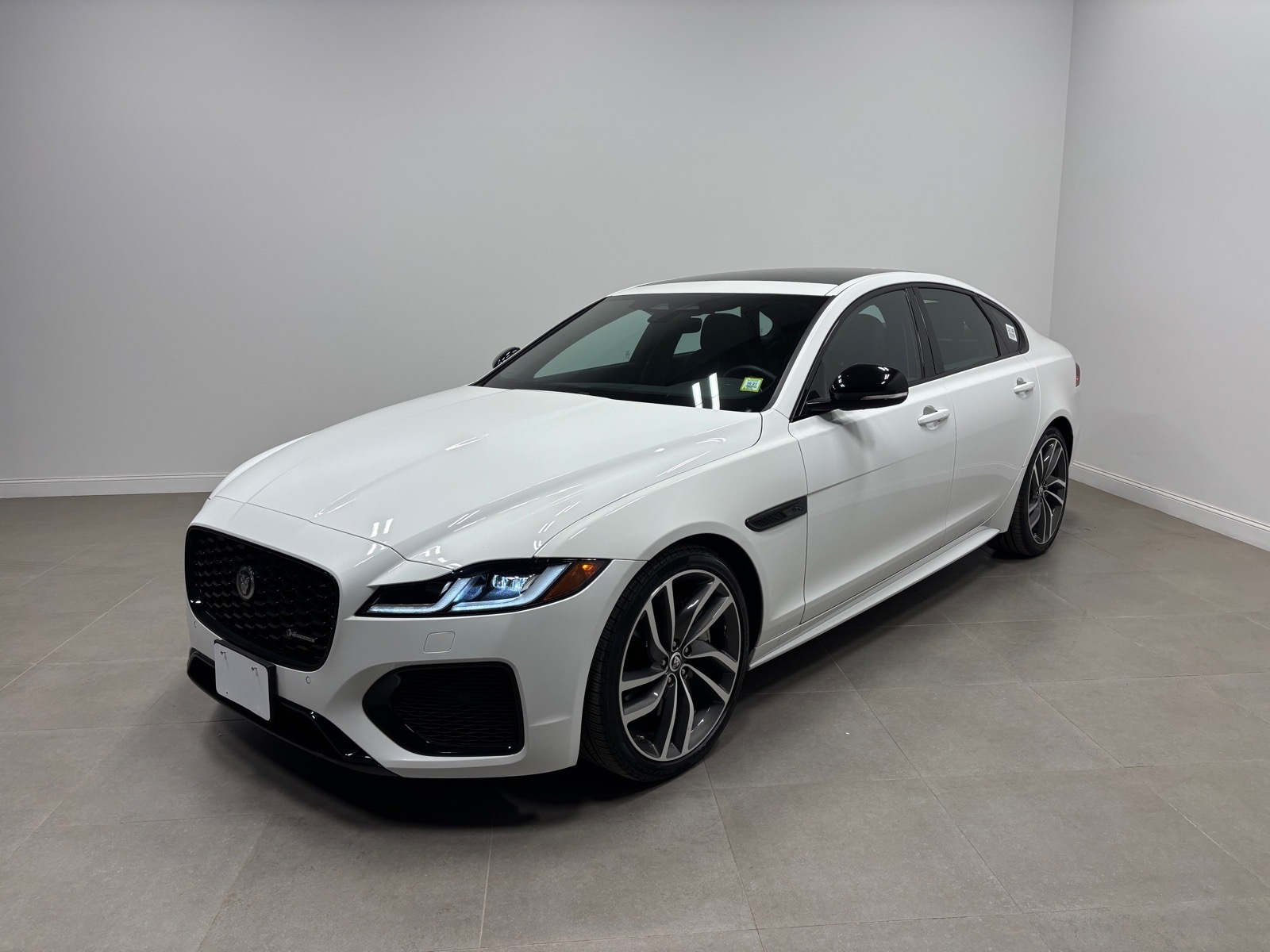 2024 Jaguar XF R-Dynamic SE