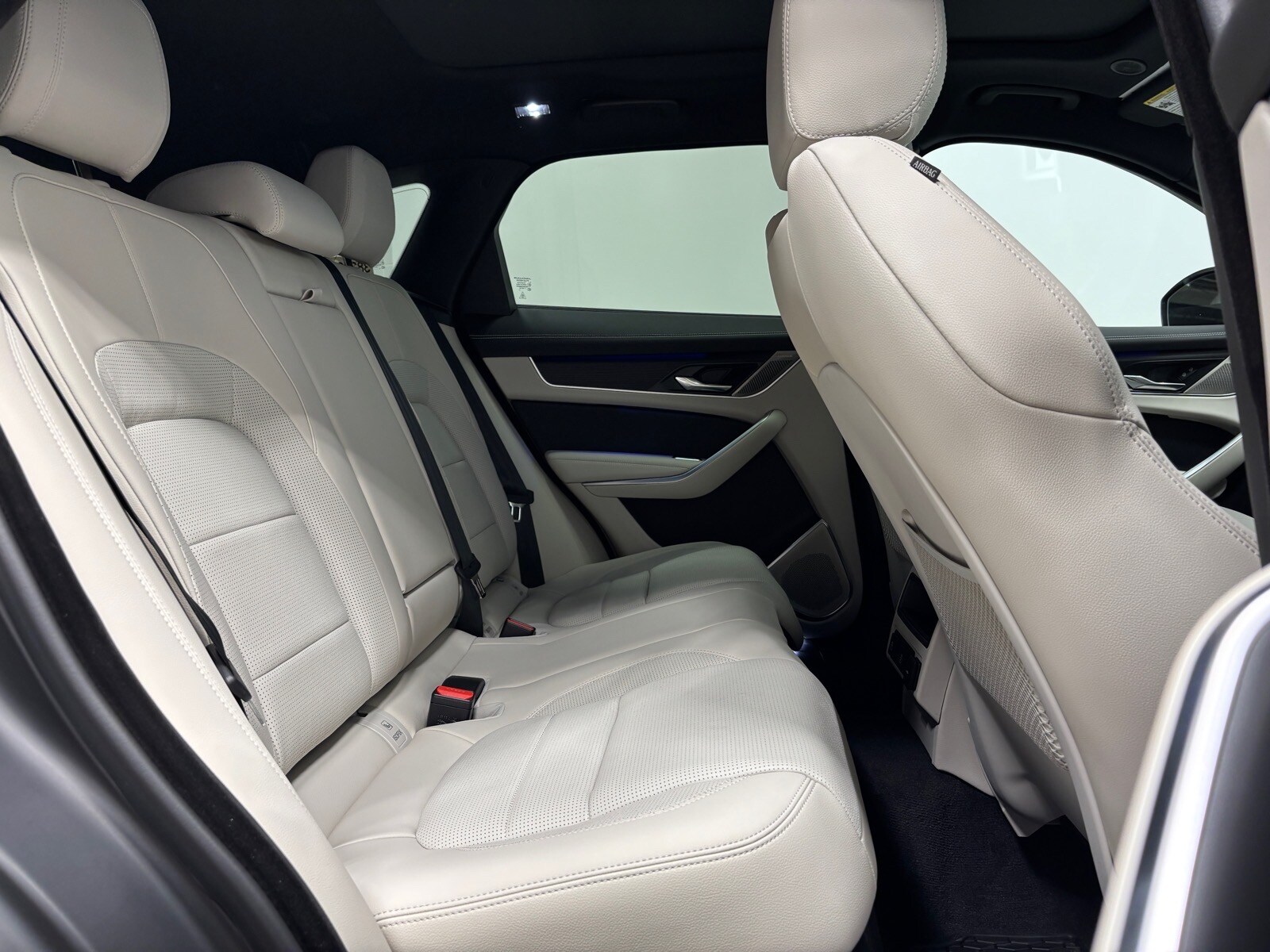 2026 Jaguar F-Pace R-Dynamic S - Photo 38