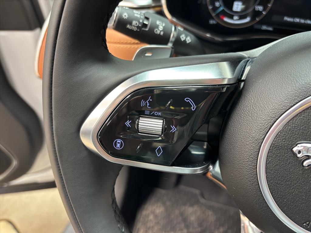 2026 Jaguar F-Pace R-Dynamic S - Photo 19
