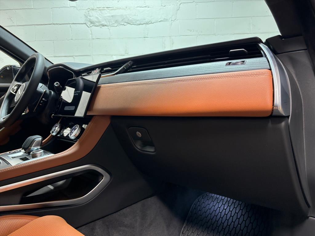 2026 Jaguar F-Pace R-Dynamic S - Photo 29