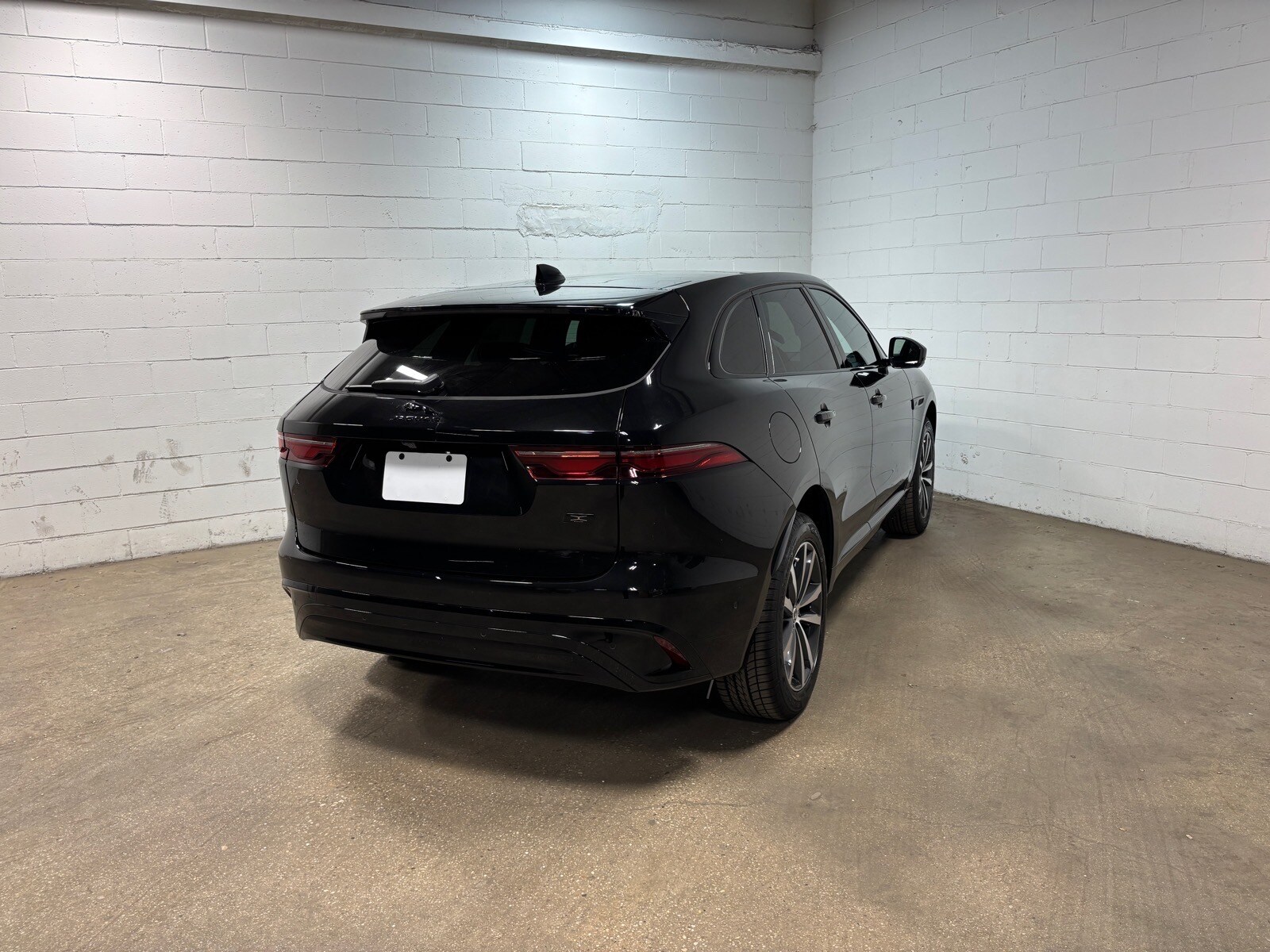 2026 Jaguar F-Pace R-Dynamic S - Photo 7