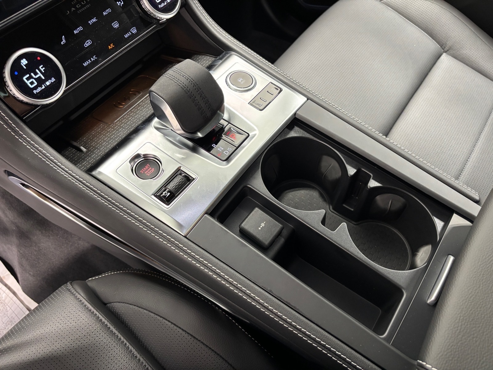 2026 Jaguar F-Pace R-Dynamic S - Photo 13