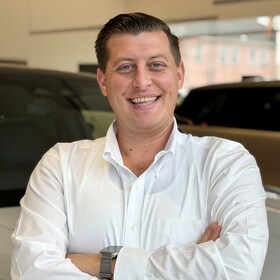 Staff member Raymond Magliulo from ID_52d52f857200