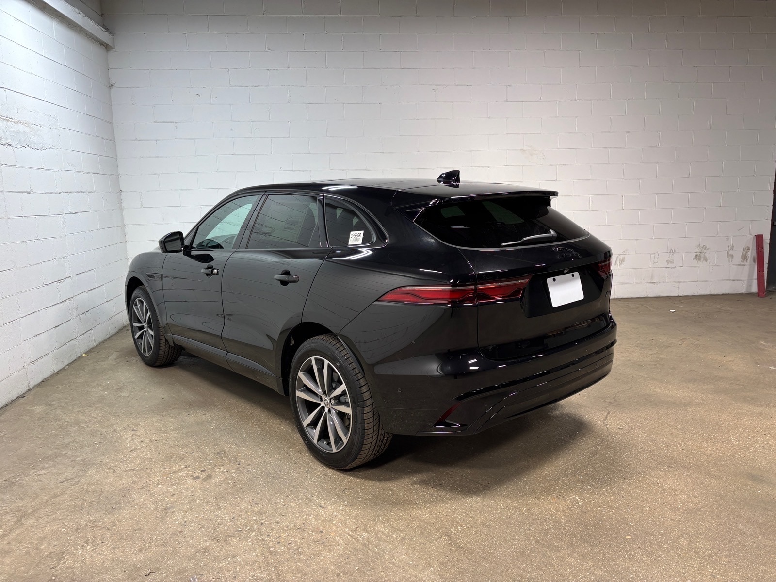 2026 Jaguar F-Pace R-Dynamic S - Photo 9