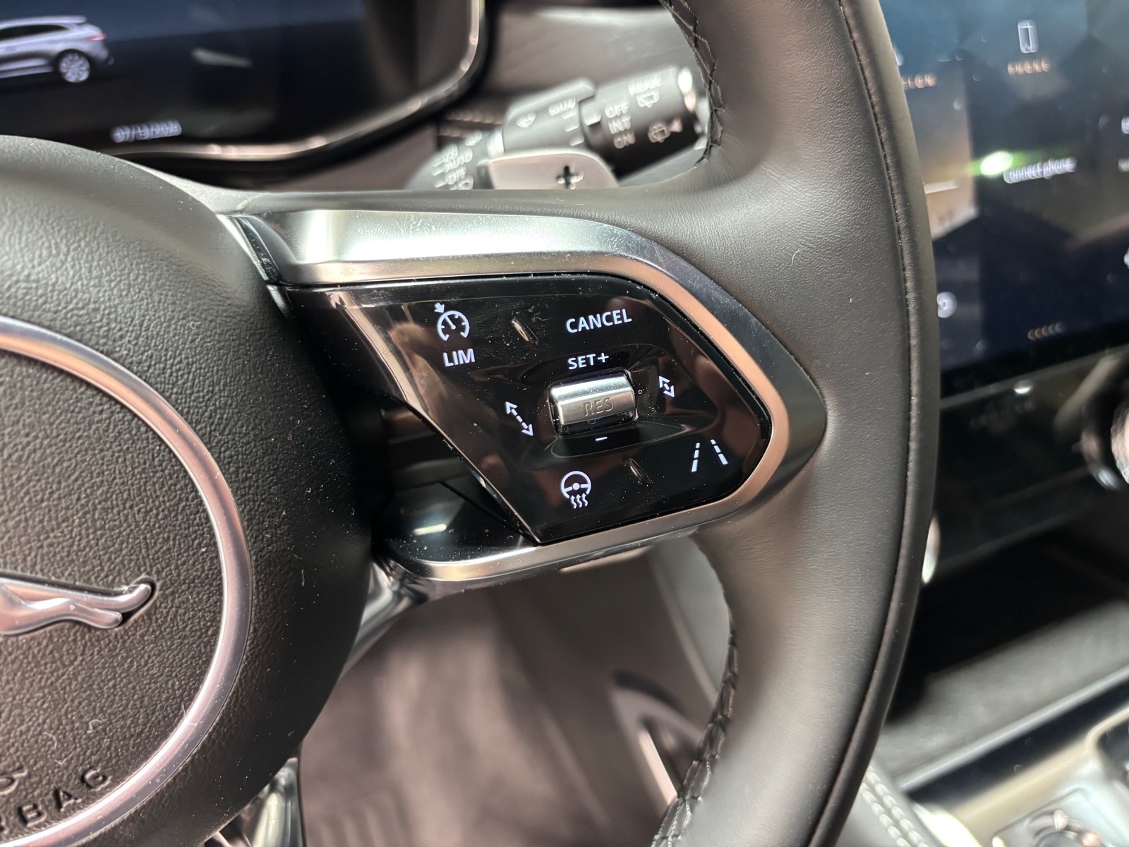 2026 Jaguar F-Pace R-Dynamic S - Photo 19
