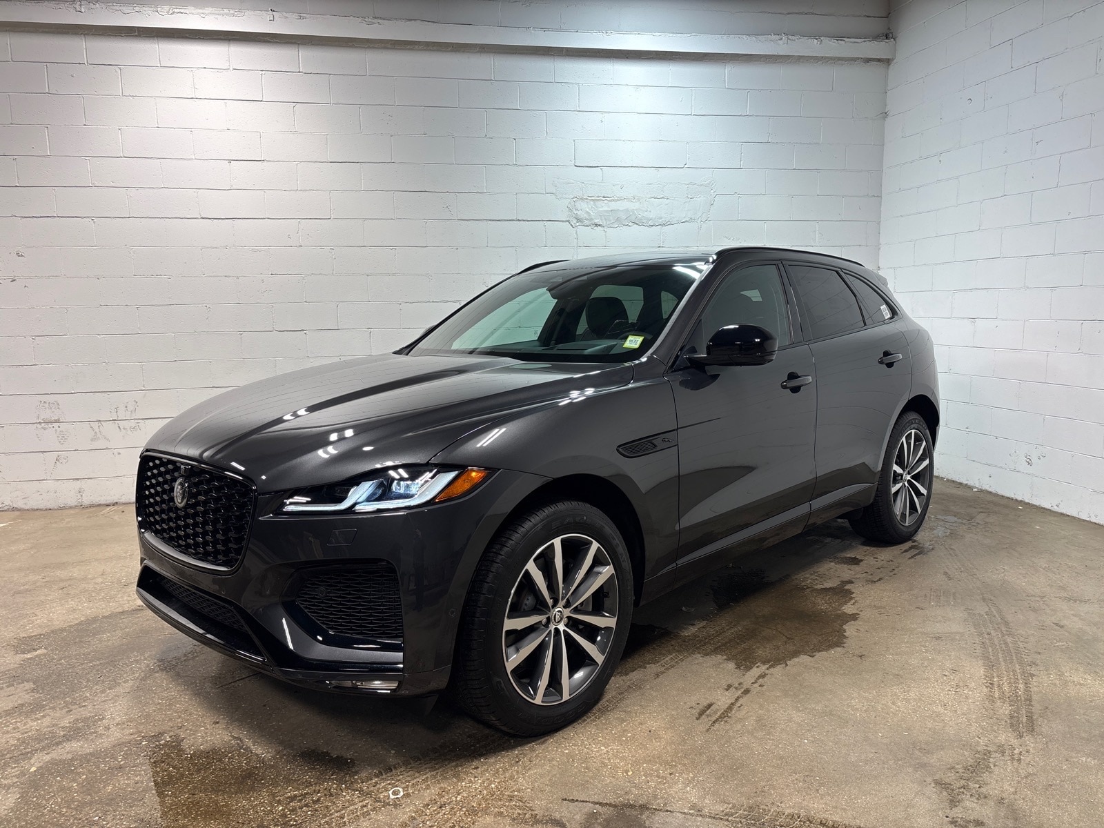 2026 Jaguar F-PACE P400 R-Dynamic S's photo