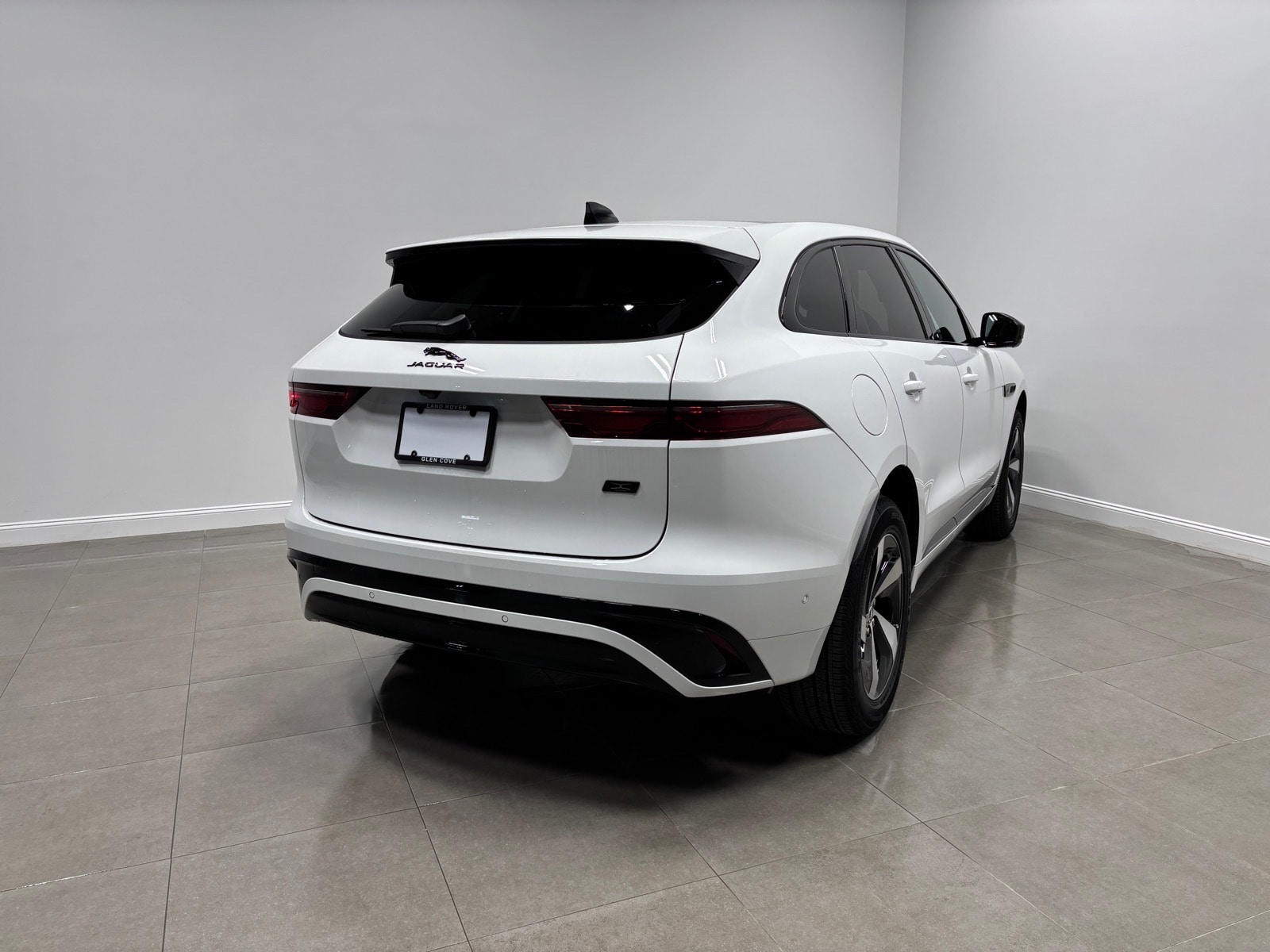 2026 Jaguar F-Pace R-Dynamic S - Photo 7