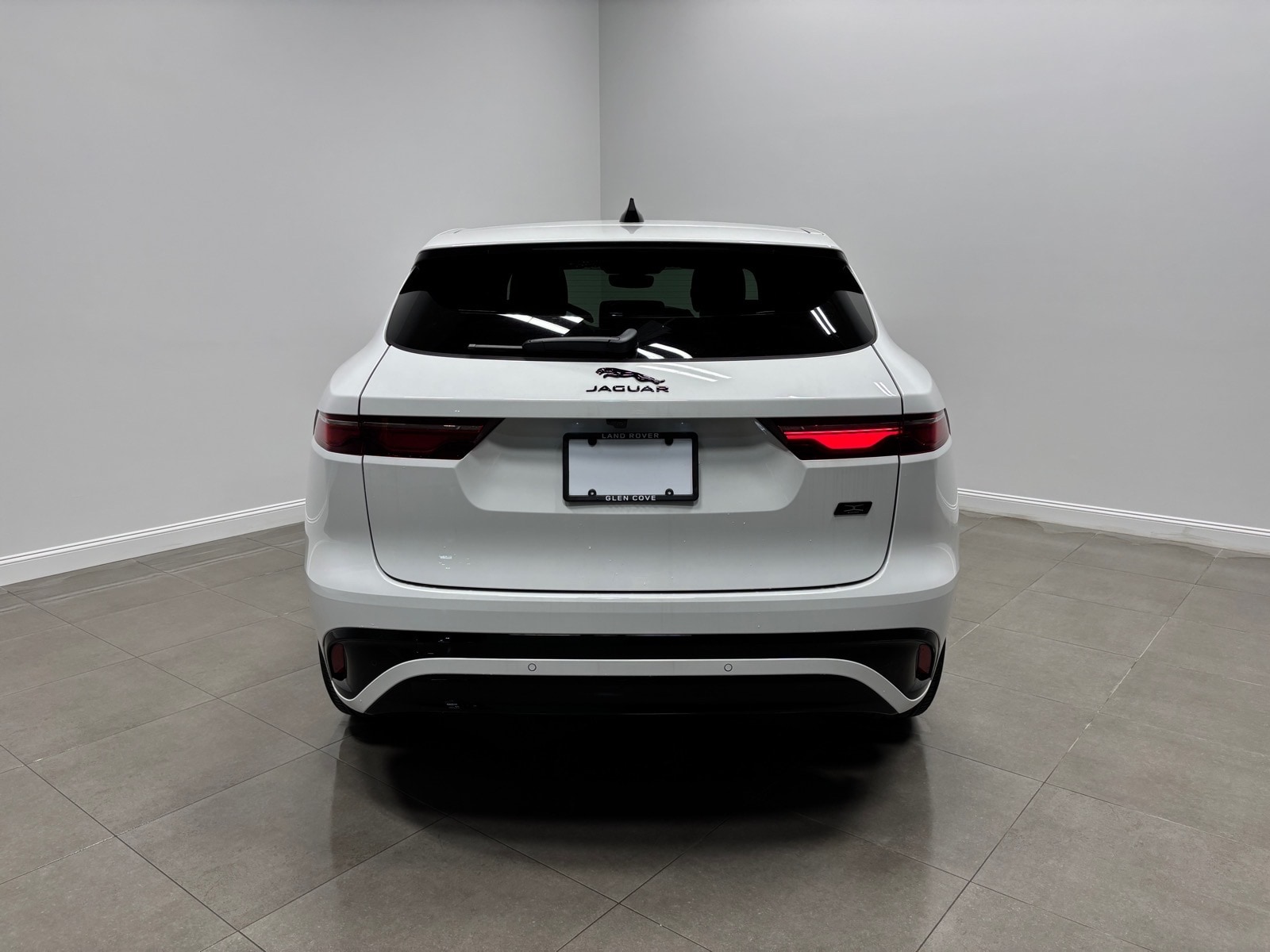 2026 Jaguar F-Pace R-Dynamic S - Photo 8