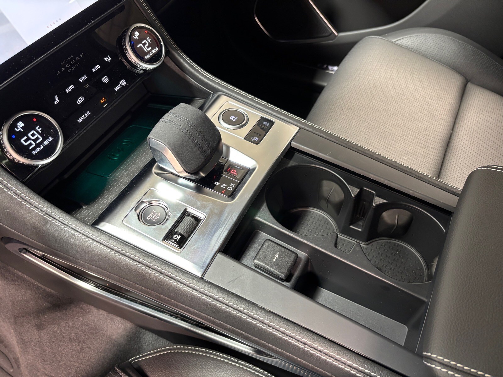 2026 Jaguar F-Pace R-Dynamic S - Photo 13