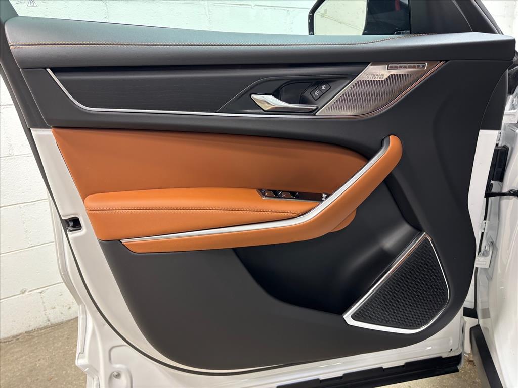 2026 Jaguar F-Pace R-Dynamic S - Photo 23