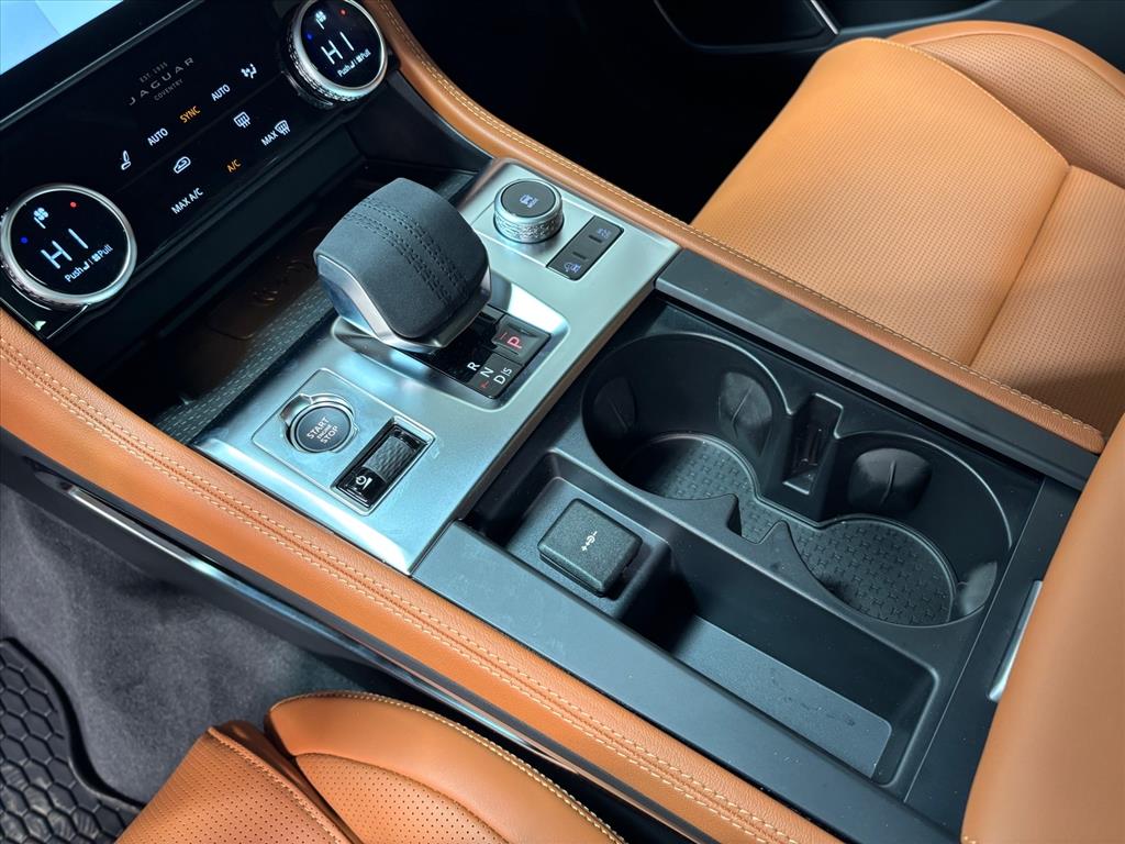 2026 Jaguar F-Pace R-Dynamic S - Photo 13