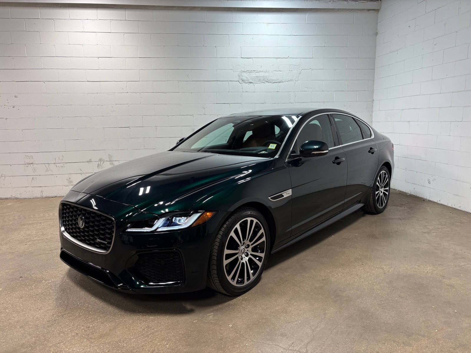 2024 Jaguar XF P300 R-Dynamic SE's photo