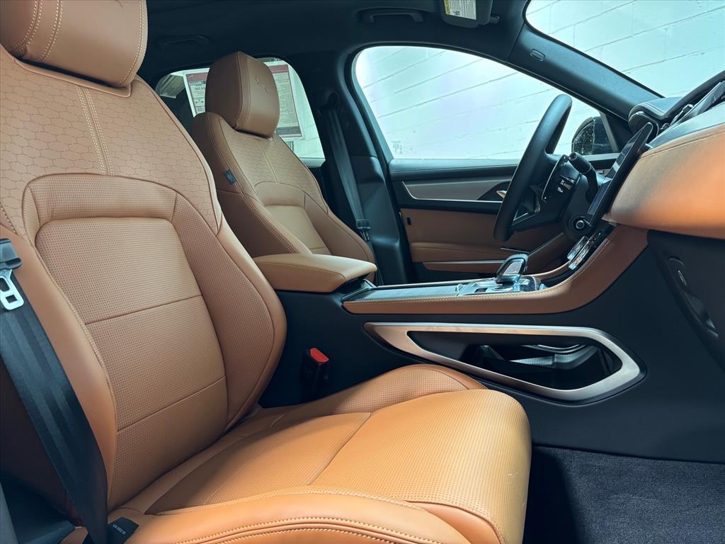 2026 Jaguar F-Pace R-Dynamic S - Photo 32