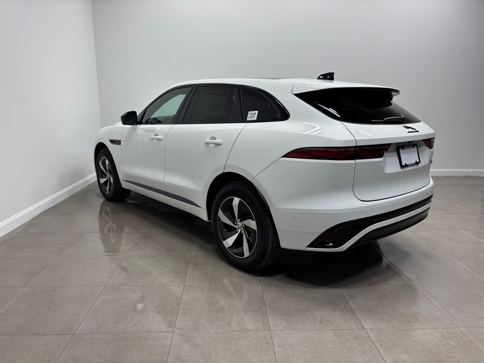 2026 Jaguar F-Pace R-Dynamic S - Photo 10