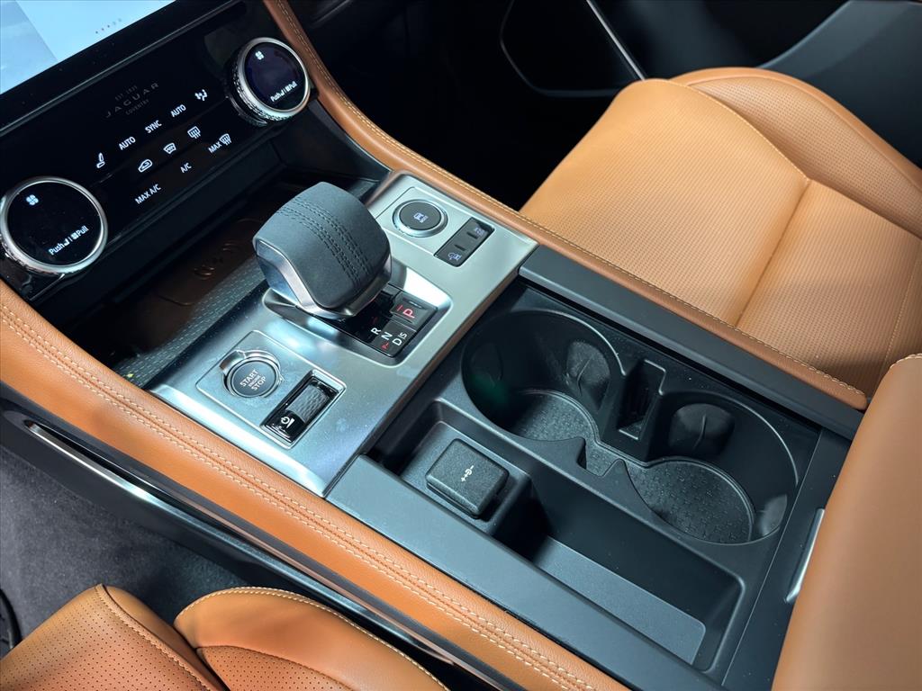 2026 Jaguar F-Pace R-Dynamic S - Photo 13