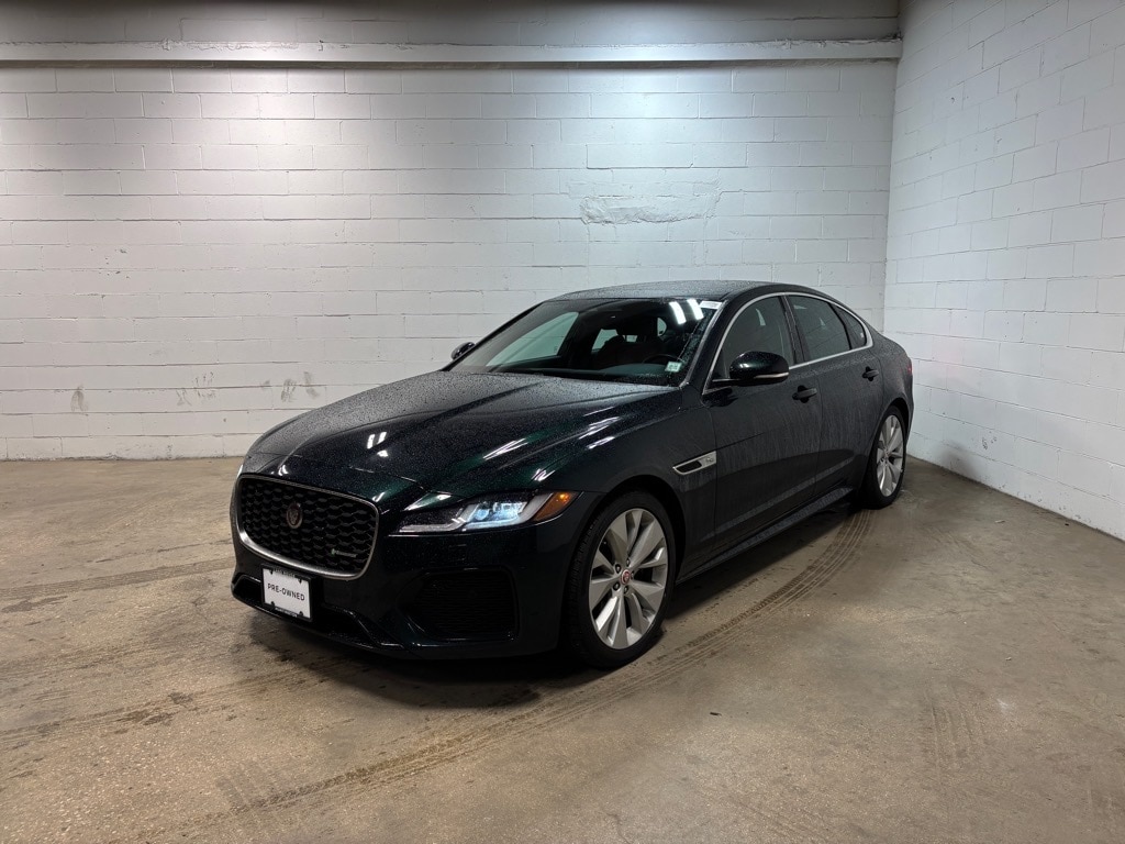 2022 Jaguar XF R-Dynamic SE's photo