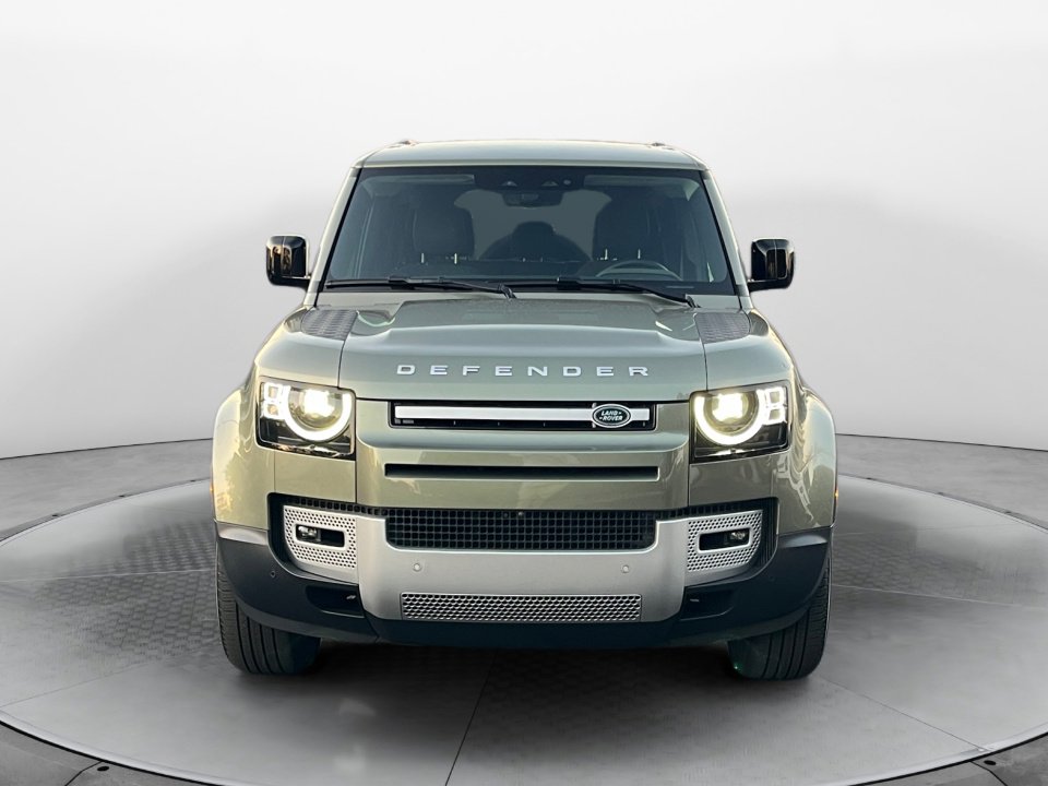 2024 Land Rover Defender 110 S photo 2