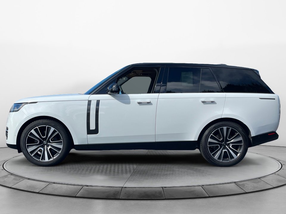 2024 Land Rover Range Rover SE photo 4