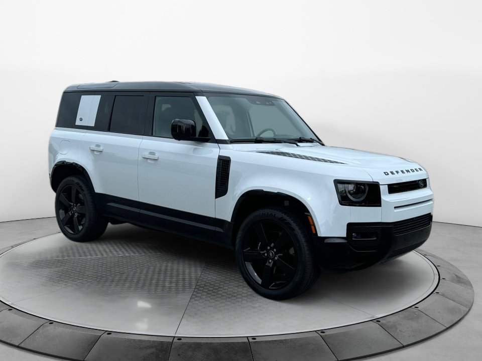 2023 Land Rover Defender 110 V8 photo 3