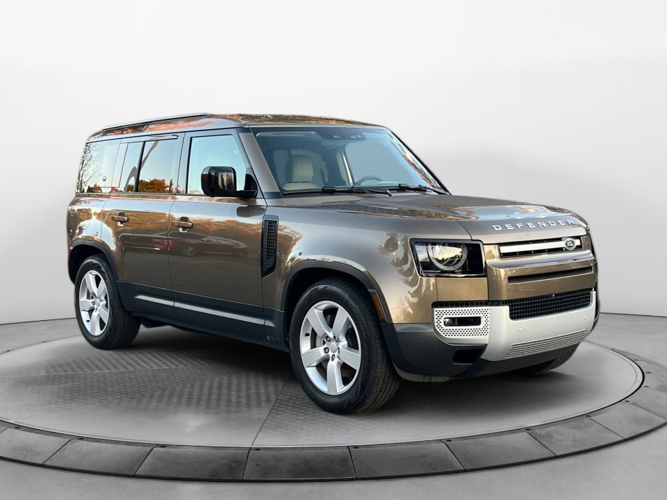 2024 Land Rover Defender 110 S photo 3