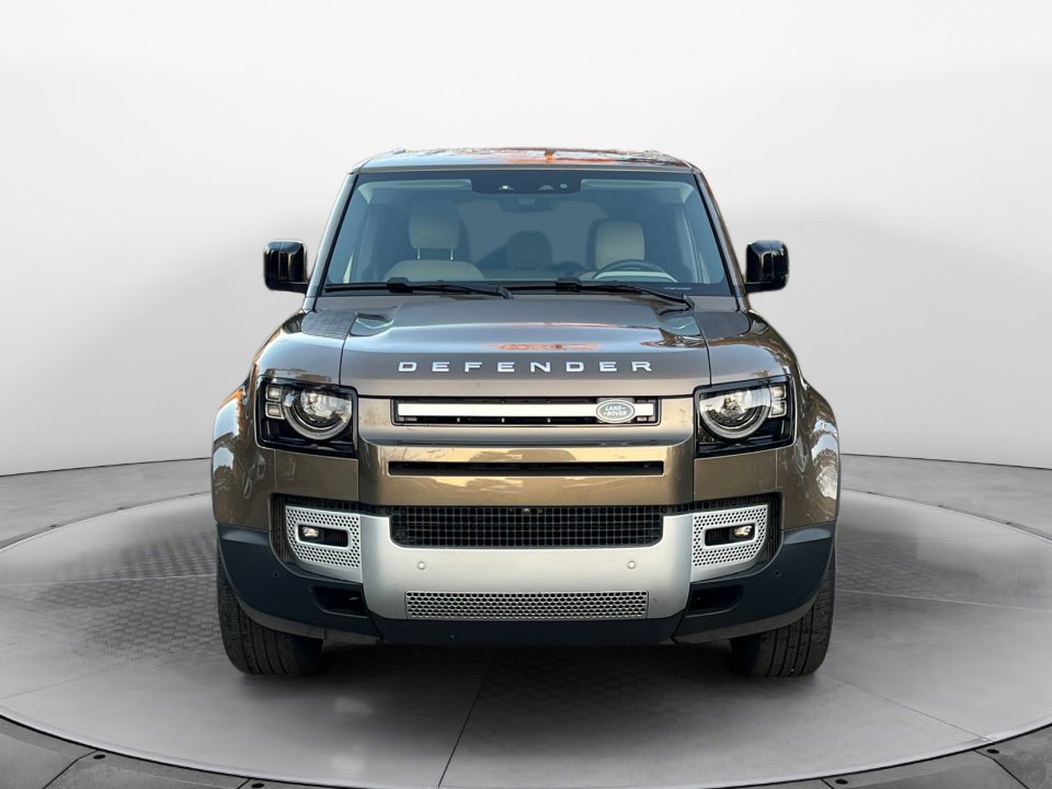 2024 Land Rover Defender 110 S photo 2