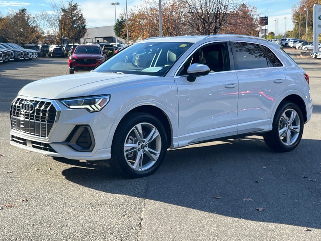 2024 Audi Q3 45 TFSI S line Premium photo 3