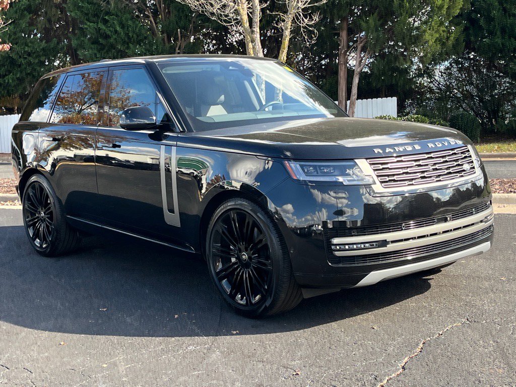 2024 Land Rover Range Rover SE photo 3