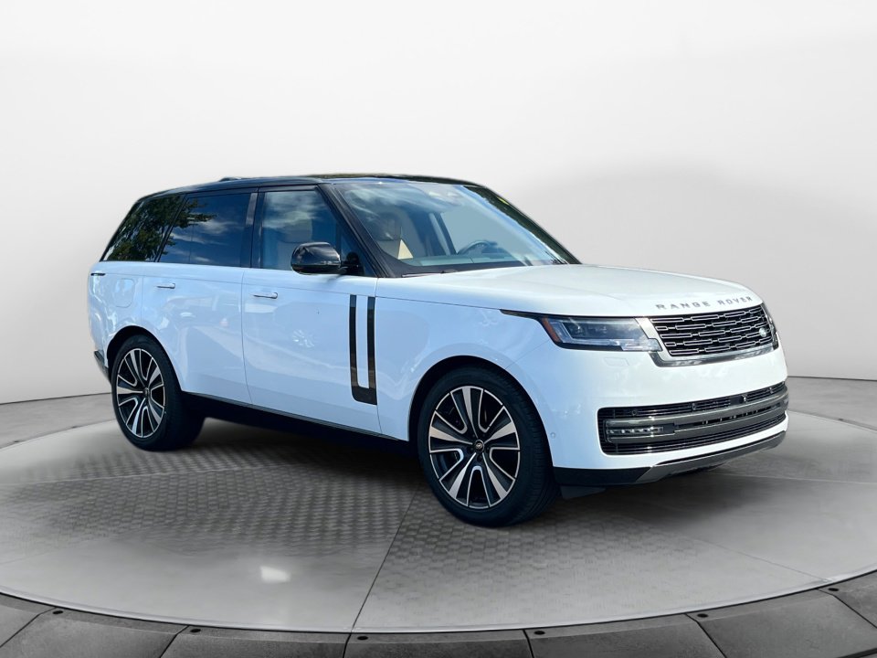 2024 Land Rover Range Rover SE photo 3