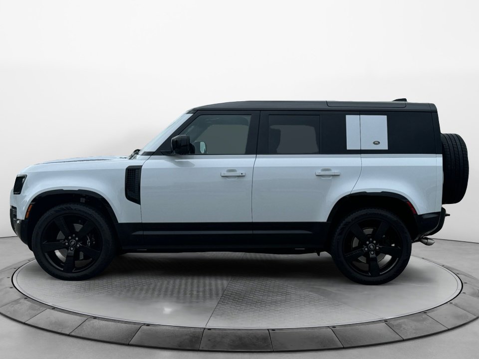 2023 Land Rover Defender 110 V8 photo 4