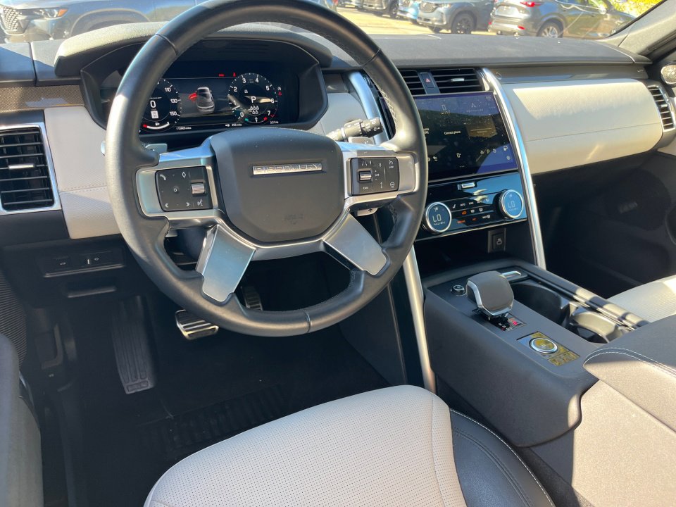 2023 Land Rover Discovery S R-Dynamic photo 2