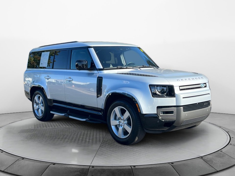 2023 Land Rover Defender 130 X-Dynamic SE photo 3