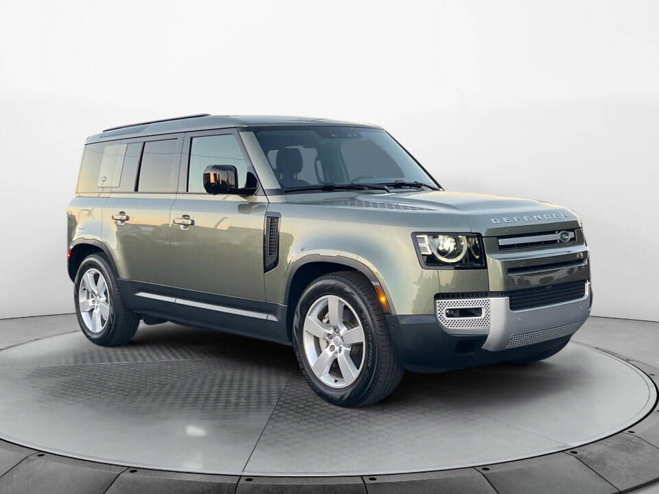 2024 Land Rover Defender 110 S photo 3