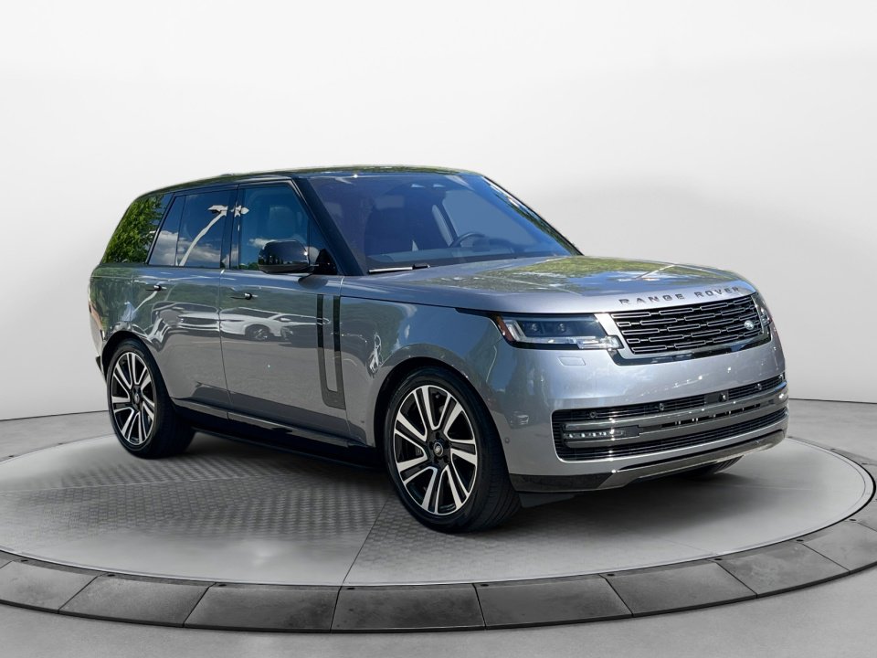 2023 Land Rover Range Rover SE photo 3