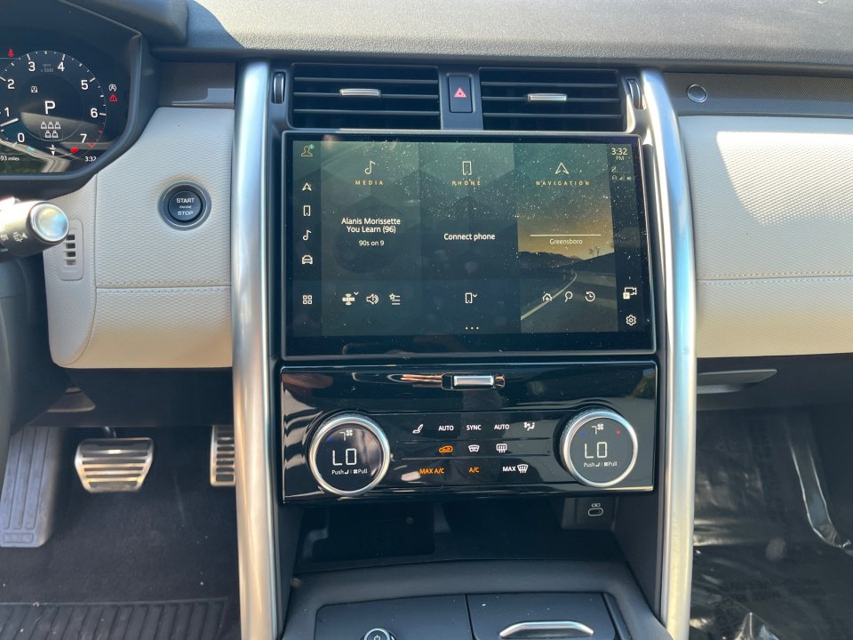 2023 Land Rover Discovery S R-Dynamic photo 3