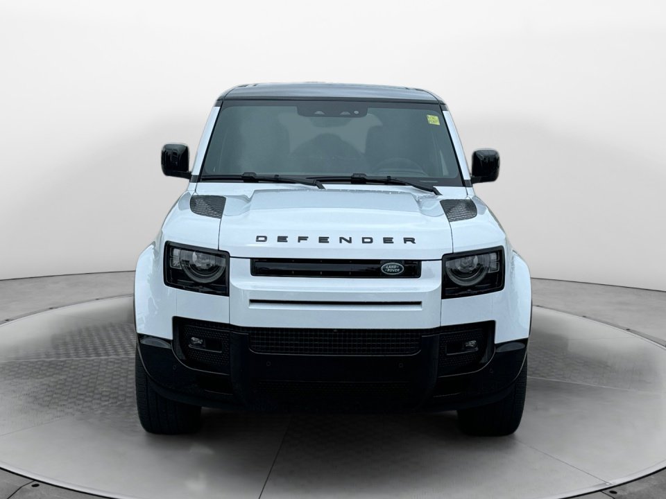 2023 Land Rover Defender 110 V8 photo 2