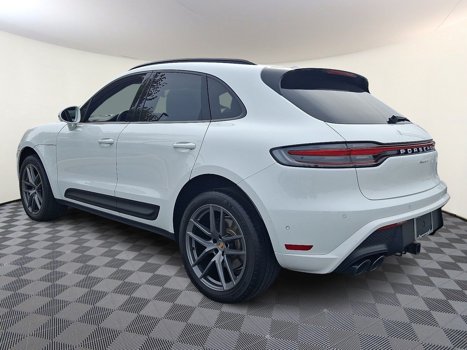 2023 Porsche Macan Base photo 2