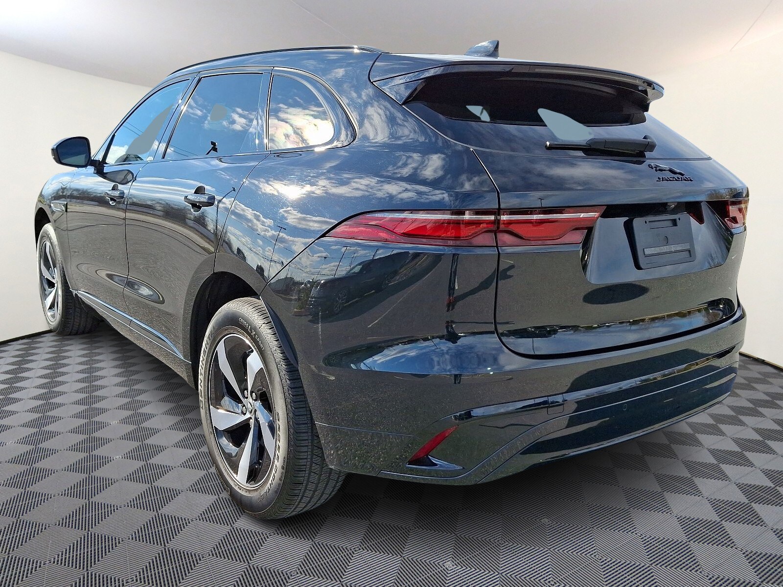 2024 Jaguar F-PACE P250 R-Dynamic S photo 3