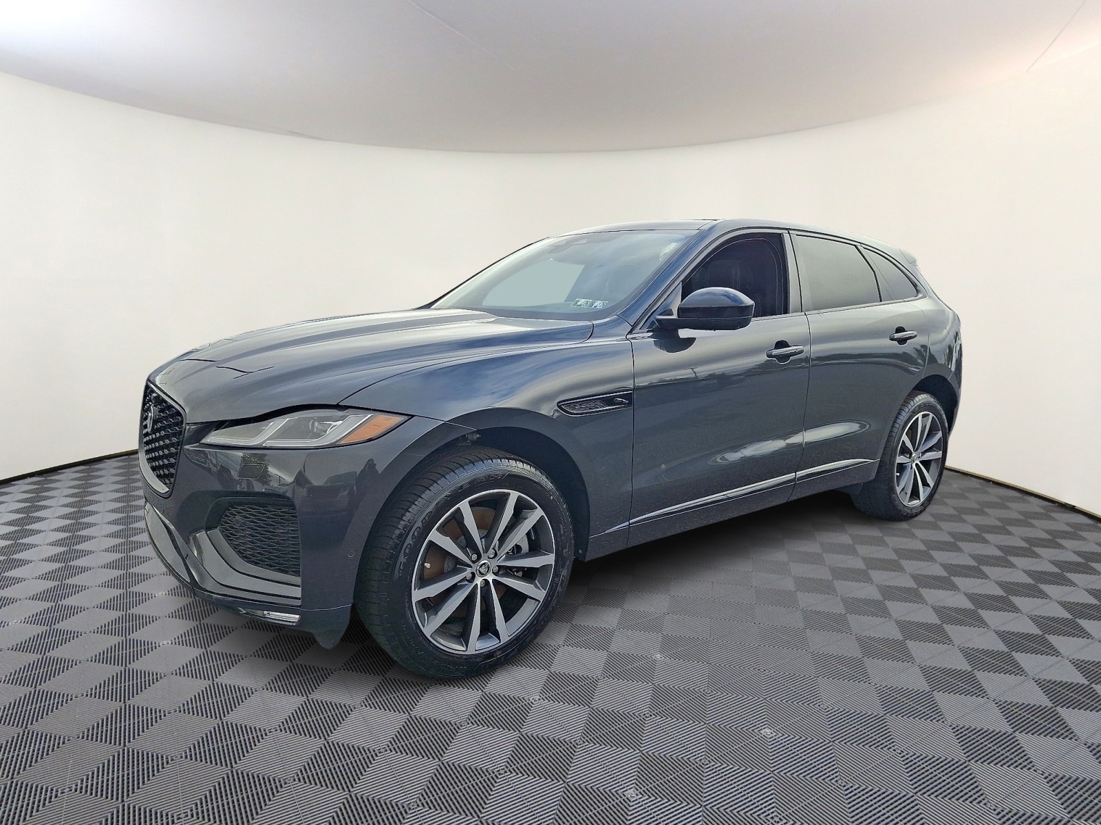 2026 Jaguar F-Pace R-Dynamic S's photo