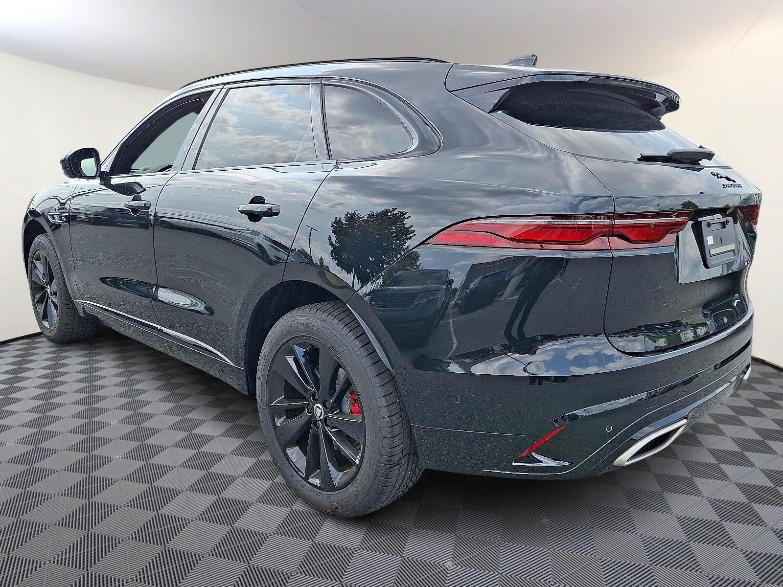 2026 Jaguar F-PACE P400 R-Dynamic S photo 2