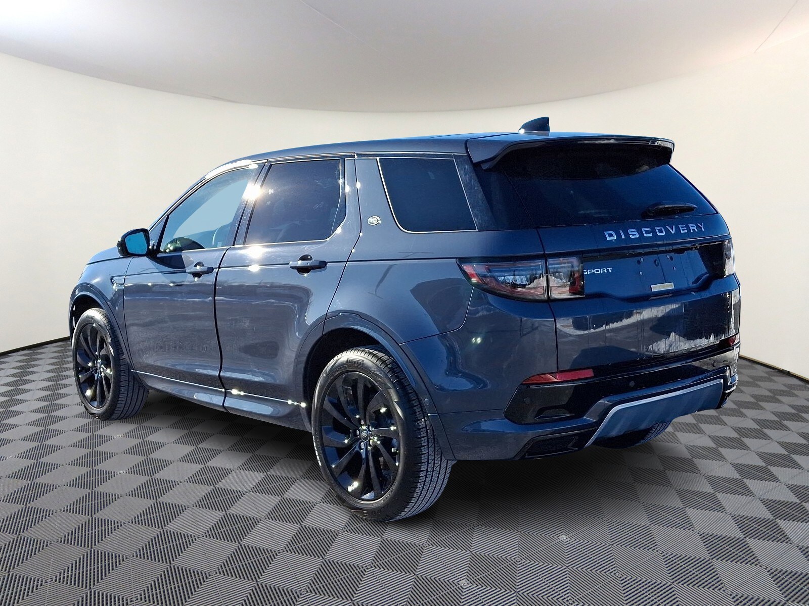 2025 Land Rover Discovery Sport S photo 3
