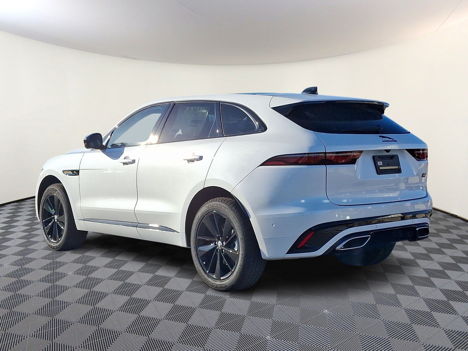 2026 Jaguar F-PACE P400 R-Dynamic S photo 2