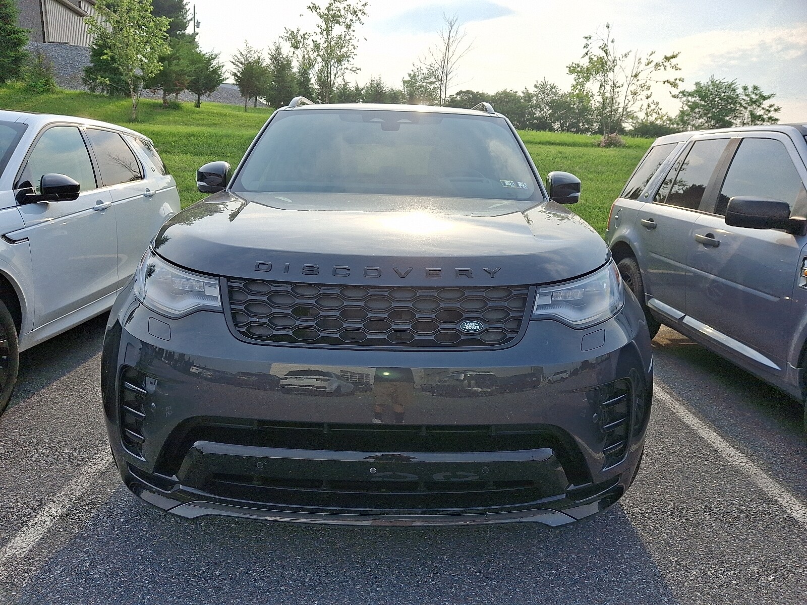 2024 Land Rover Discovery P300 Dynamic SE photo 2