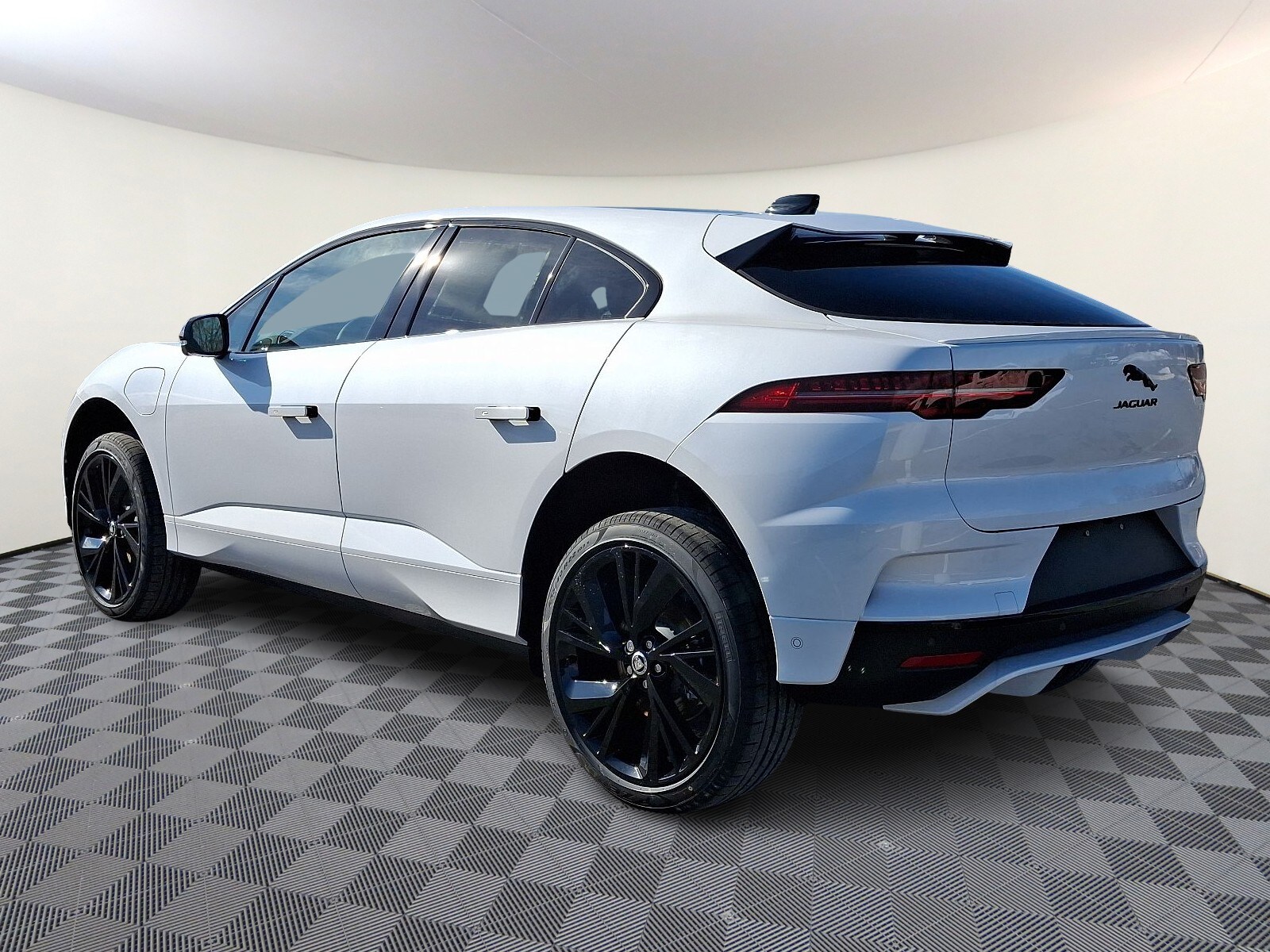 2024 Jaguar I-PACE EV400 HSE photo 2