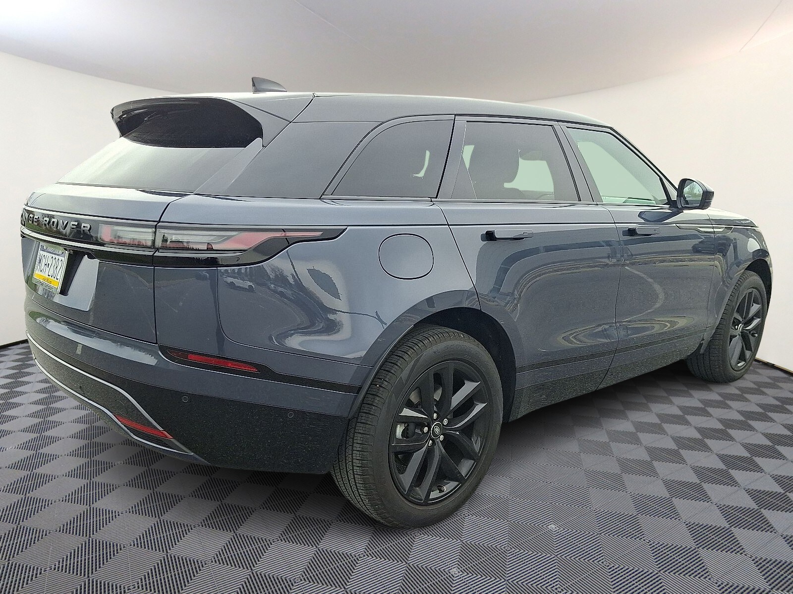 2026 Land Rover Range Rover Velar P250 Dynamic SE photo 3