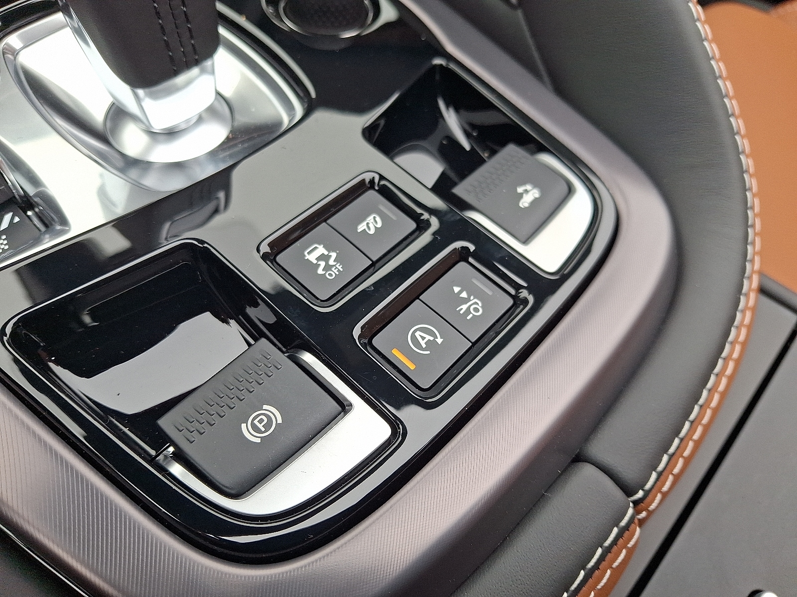 2024 Jaguar F-Type R75 - Photo 16