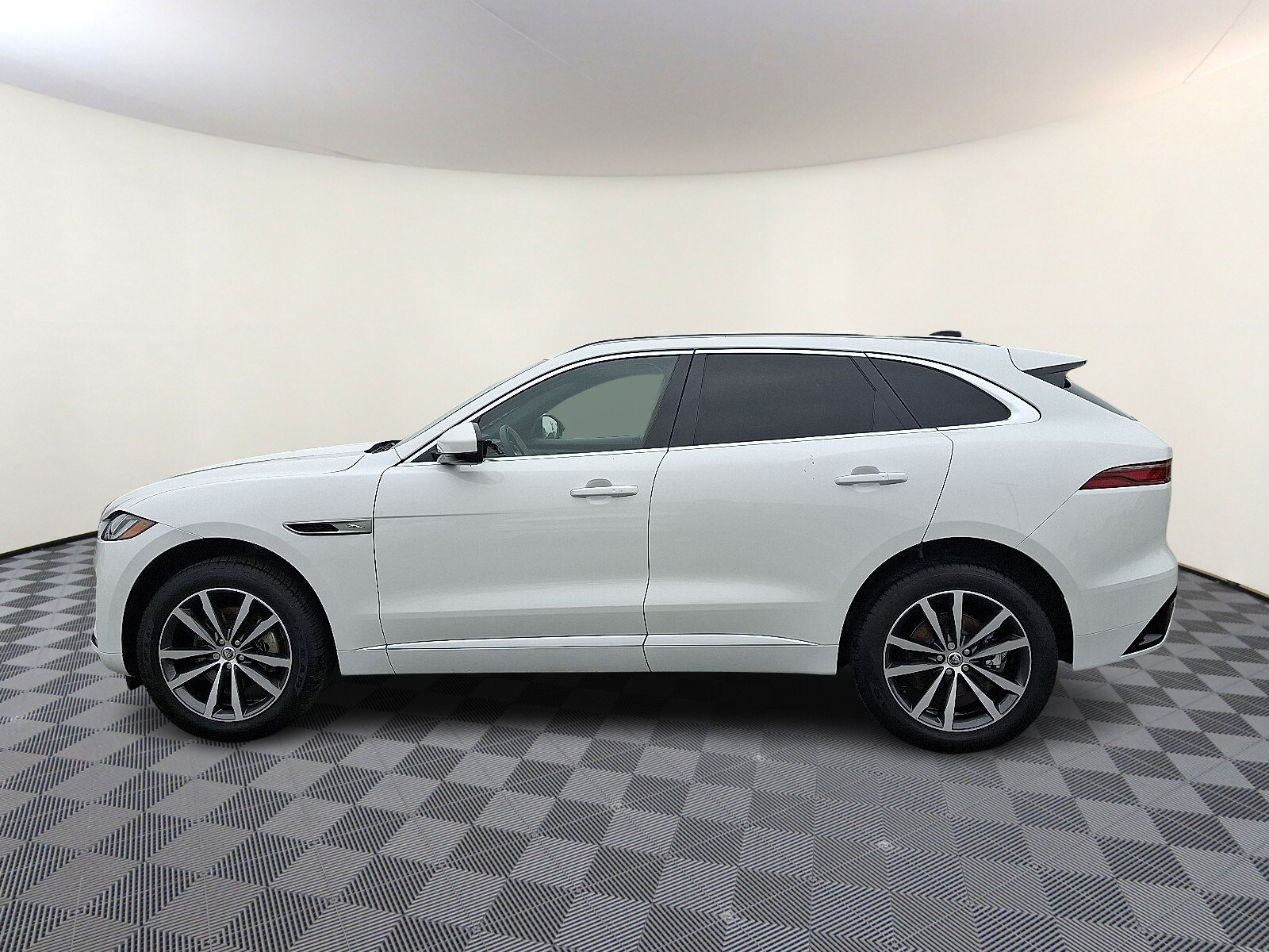2025 Jaguar F-PACE P250 R-Dynamic S photo 2