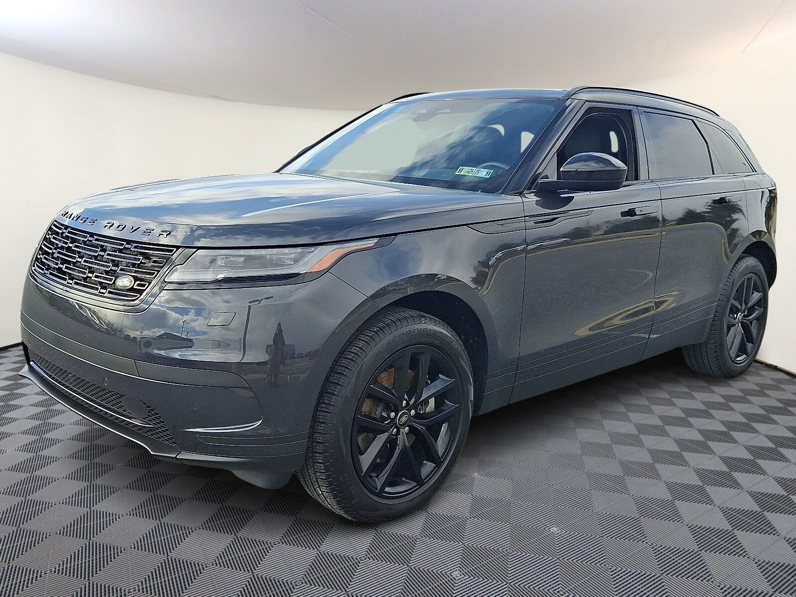 2025 Land Rover Range Rover Velar P250 S photo 3